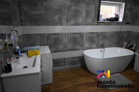 Dom z zabudowaniami Bytomiec